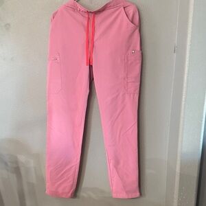 FIGS Women’s Cargo Scrub pants. PO# 1783 Chaulk Pink. Medium/Tall